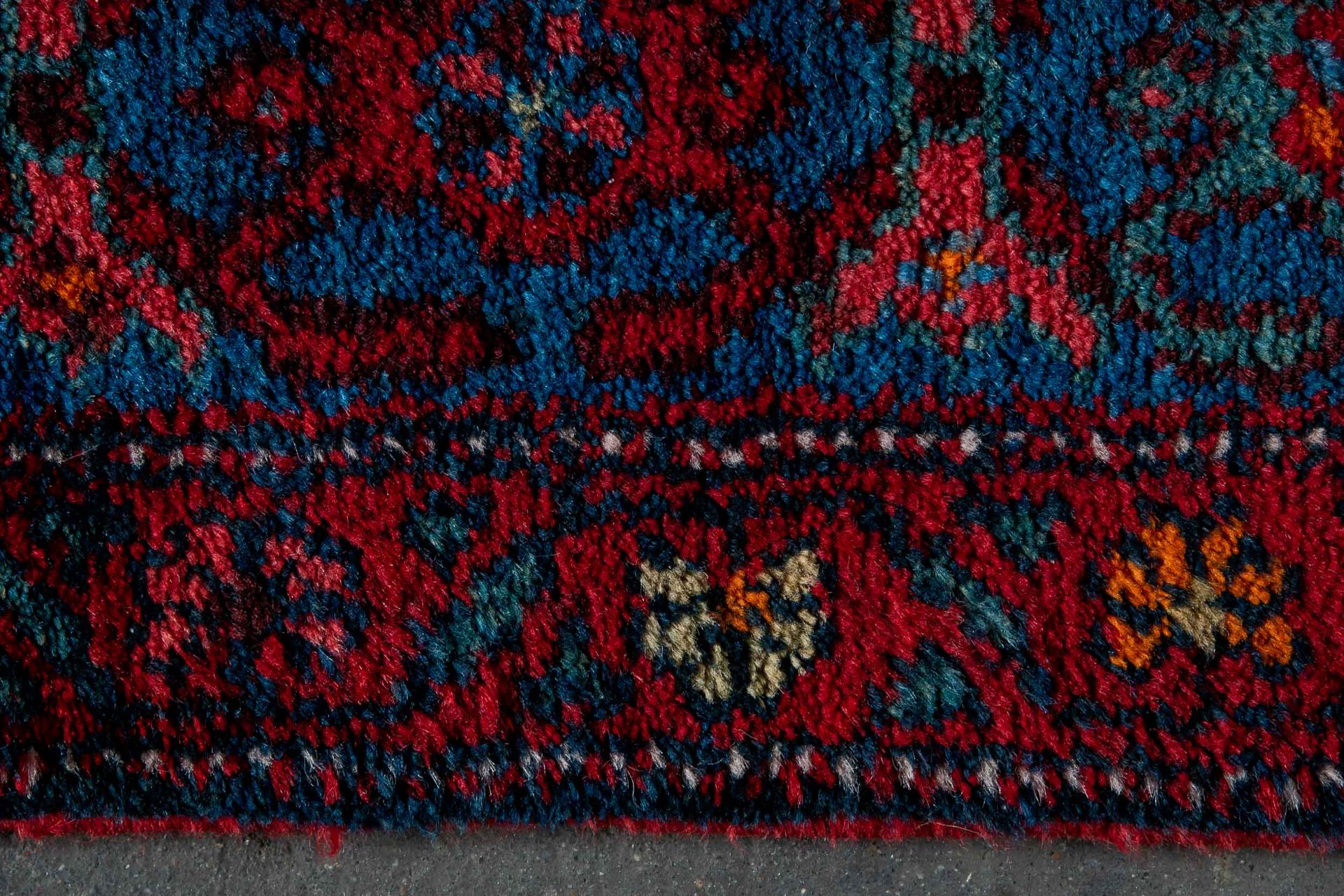 Ältere iranische Teppichgalerie, ca. 114 x 478, durchgemusterter, indigoblauer Fond, breite rötlich - Bild 3 aus 9