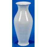 Hohe Blumenvase der KPM Berlin, Höhe ca. 45 cm, Durchmesser ca. 20 cm. Weißporzellan. Schöner, unbe