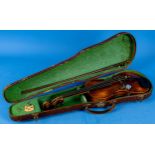 Ältere Geige/Violine mit Bogen im Transportkoffer, ungeprüft, sekundär angebrachte Elektrifizierun