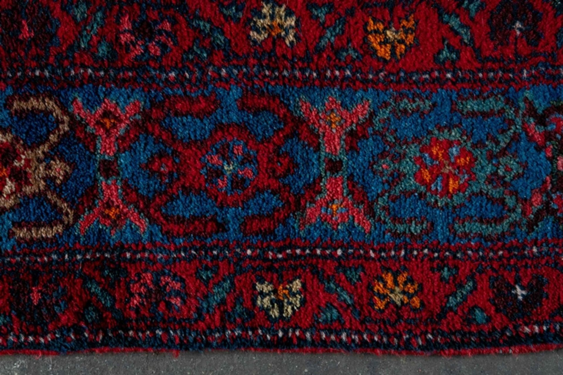Ältere iranische Teppichgalerie, ca. 114 x 478, durchgemusterter, indigoblauer Fond, breite rötlich - Bild 2 aus 9