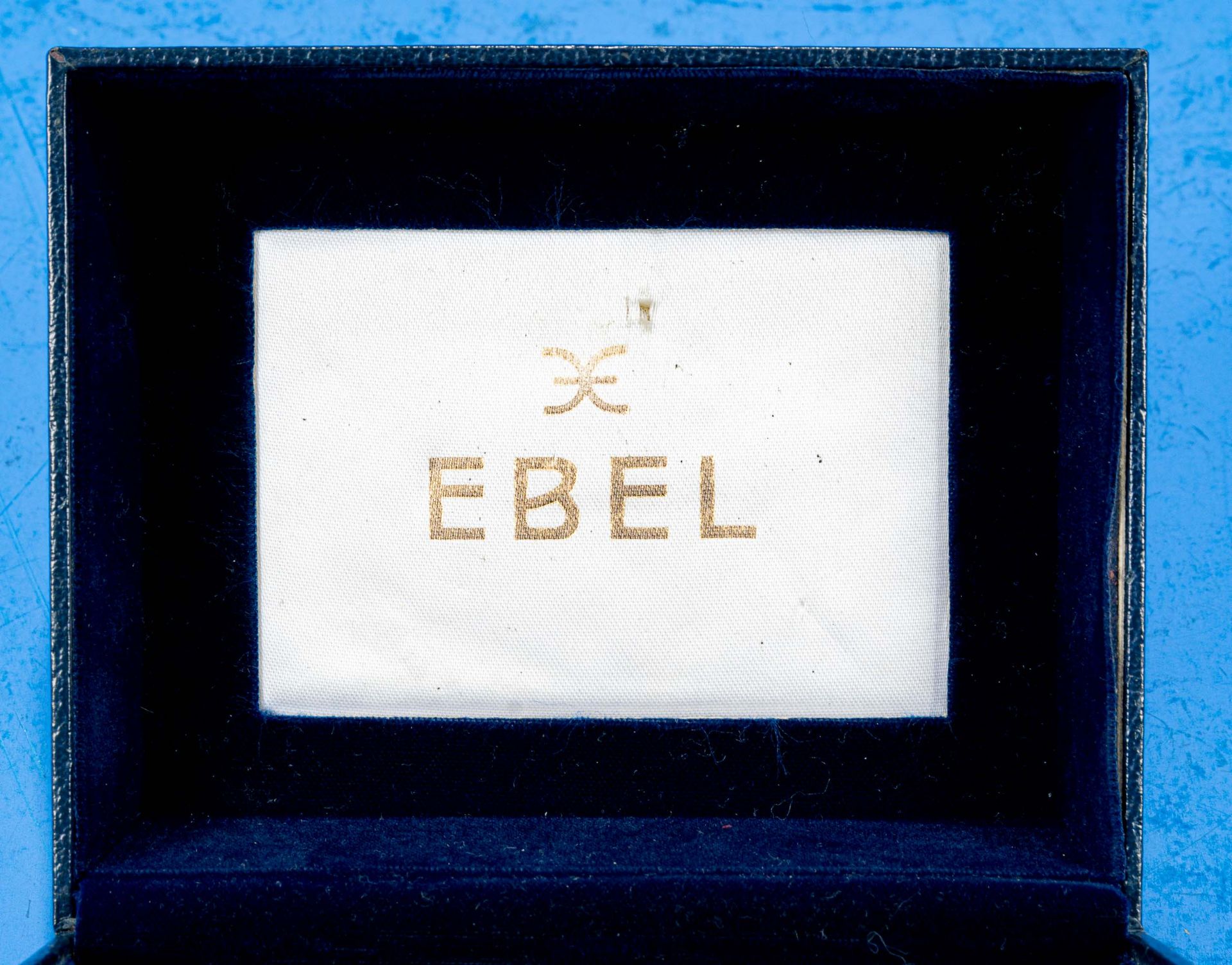 "EBEL"-Uhrenbox, ohne Inhalt, guter, gebrauchter Erhalt. Ca. 5,5 x 13 x 10,5 cm. - Bild 2 aus 4