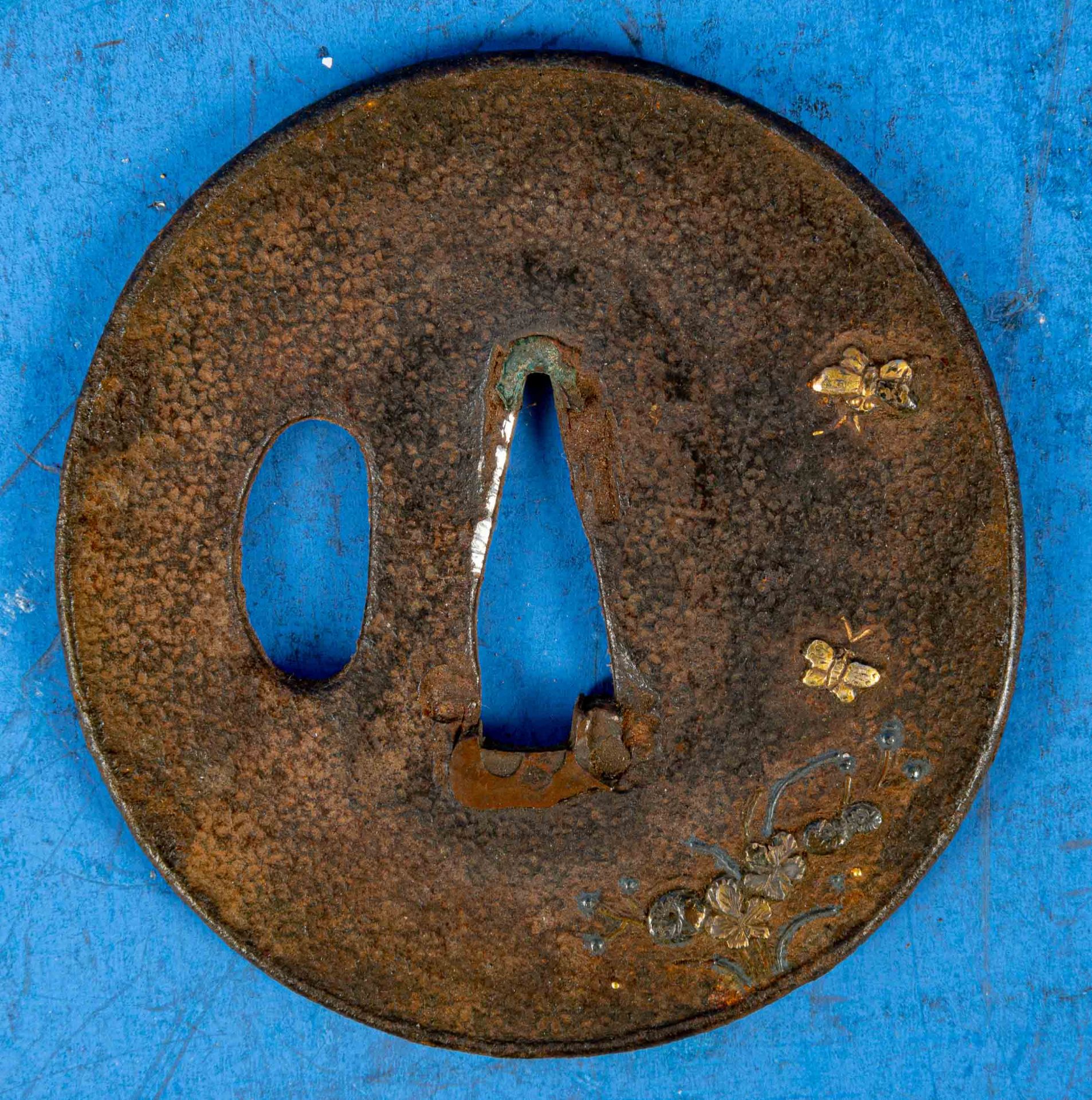 4teilige Sammlung versch. japanischer Eisen-Tsuba, wohl Edo-Zeit (1603 - 1868), Stichblätter eines  - Bild 5 aus 6