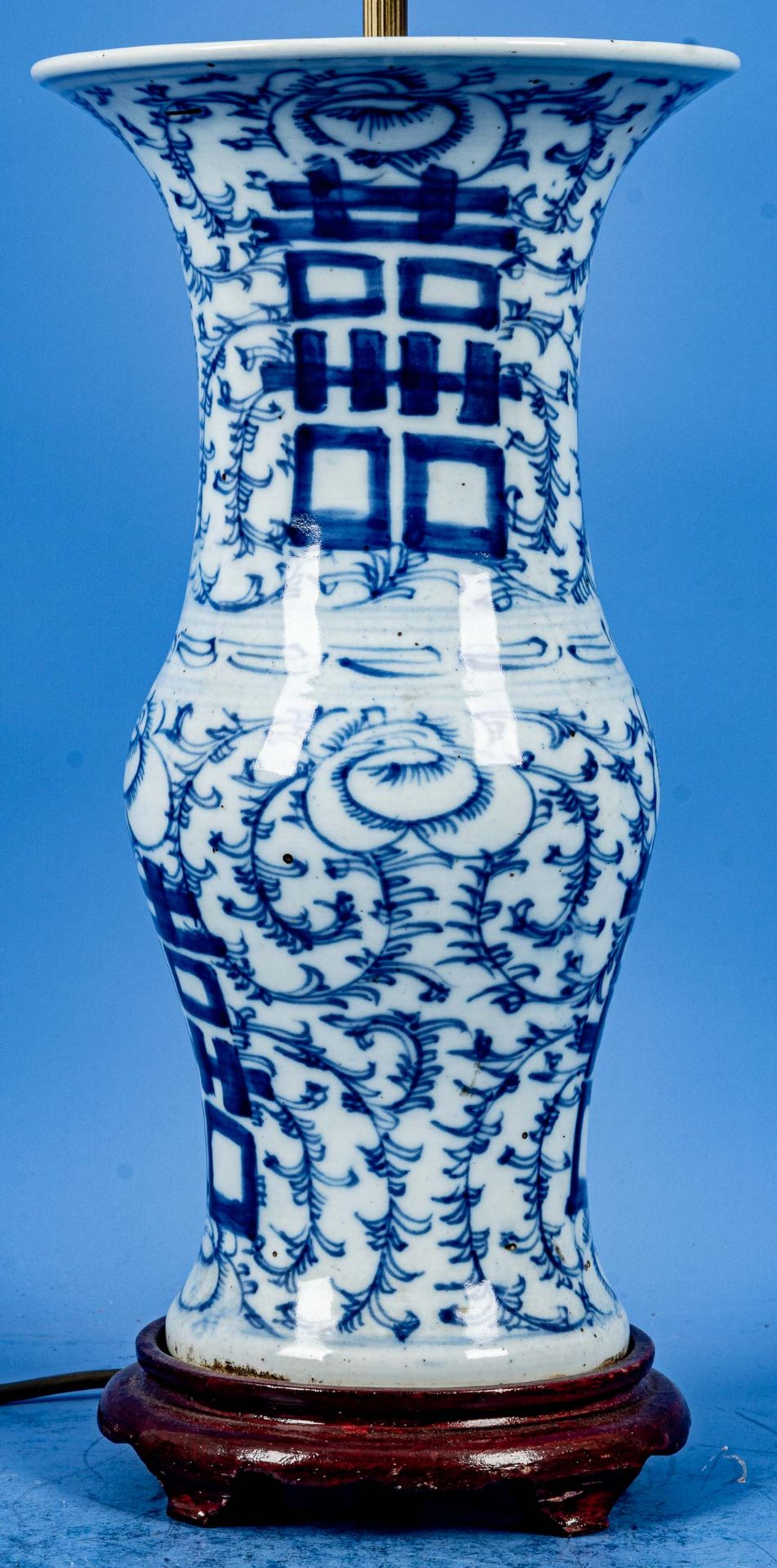 Antike Hochzeitsvase, als Tischlampenfuß gearbeitet; China Anfang 20. Jhdt., einfaches chinesisches - Bild 2 aus 5
