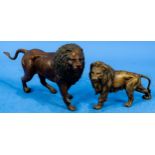 2 schreitende Löwen, schwere Messinggüsse, 1 x bronziert, 20. Jhdt.; Längen ca. 19 bzw. 32 cm. Vers