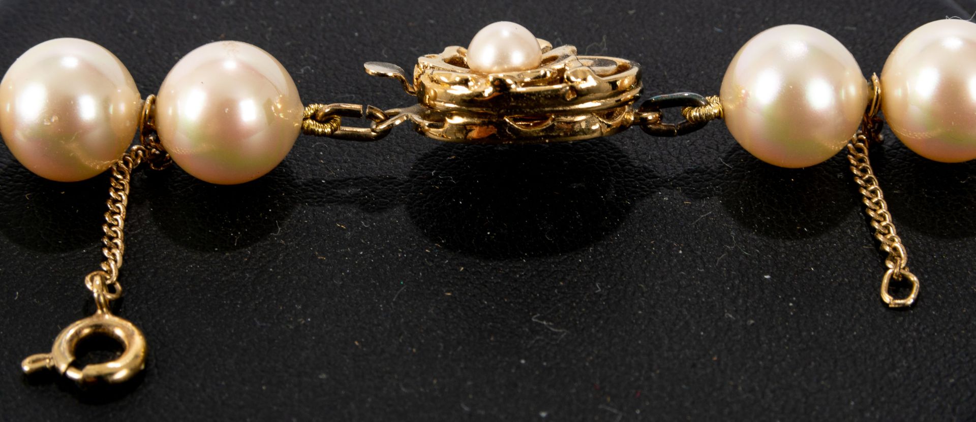 Schwere MAJORICA-Perlenkette, einzeln geknotet, Länge ca. 63 cm, champagnerfarbener Lüster, der Sic - Image 5 of 9