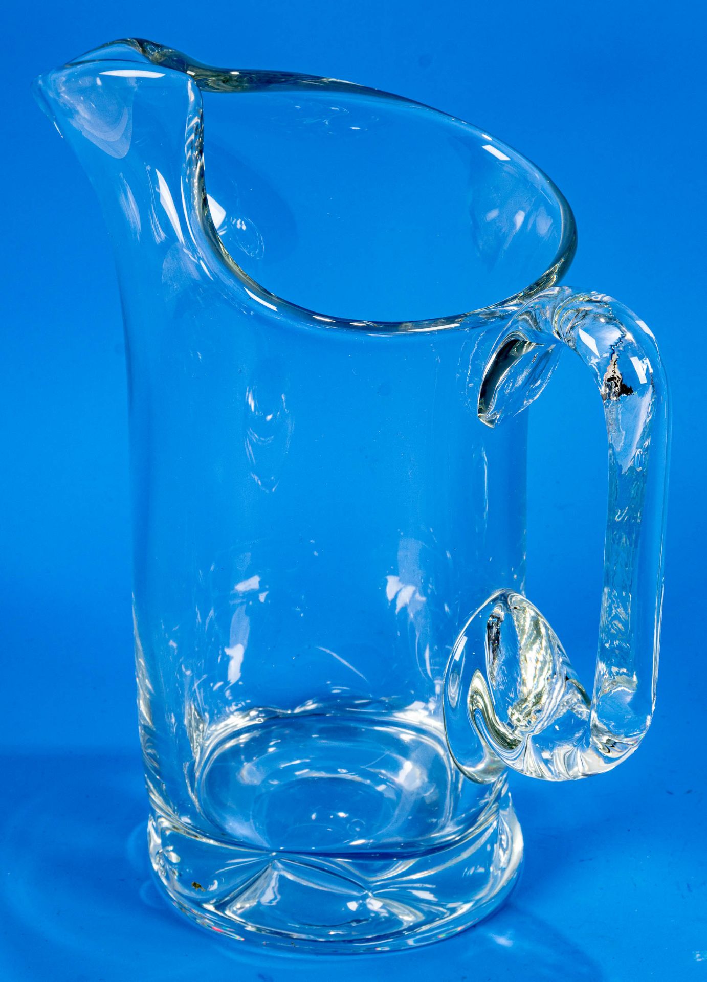 3teiliges Konvolut versch. Saftkrüge/Wasserkrüge. Farblose Glaskörper mit seitlichem Griff, teilwei - Image 6 of 9