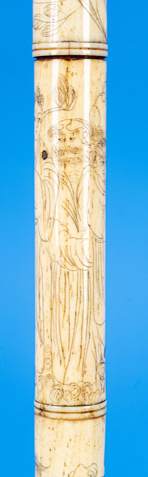 Antike Tabakspfeife/Opiumpfeife, aufwändig gravierter Knochenkorpus in Bambusoptik, versilberter Zi - Bild 8 aus 17