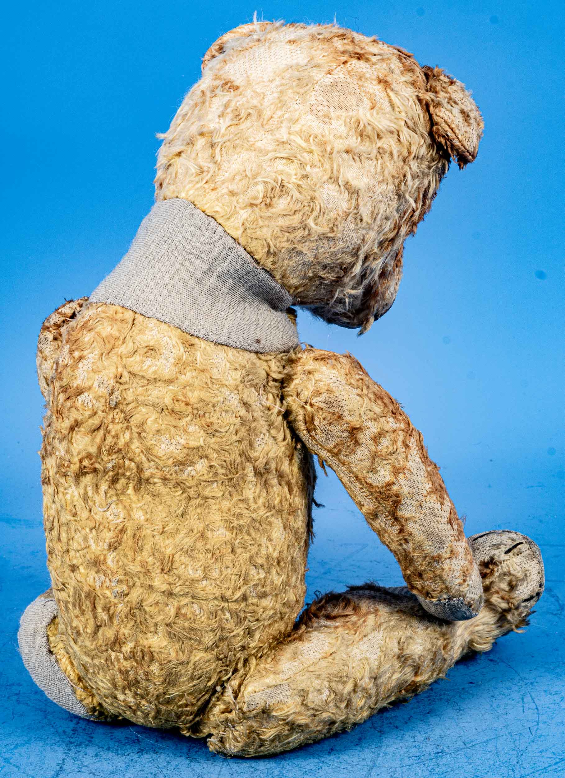 Antiker, (ursprünglich) gelber Mohair-Teddy der wohl 1920/30er Jahre, Kopf und Gliedmaßen beweglich - Bild 4 aus 6