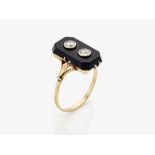 Historischer Ring verziert mit Diamanten und Onyx