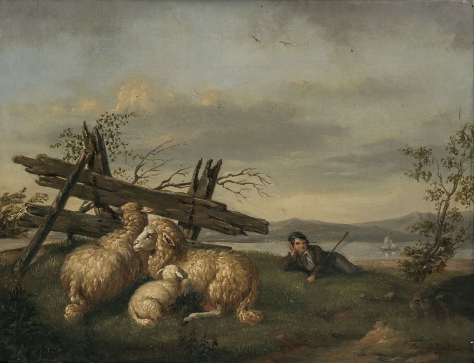 Hirte mit Schafen am Weidezaun über dem See