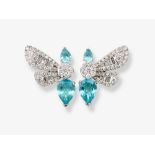 Ein Paar Ohrstecker "Schmetterling"verziert mit azurblauem Apatit, Brillanten und Diamanten im Bague