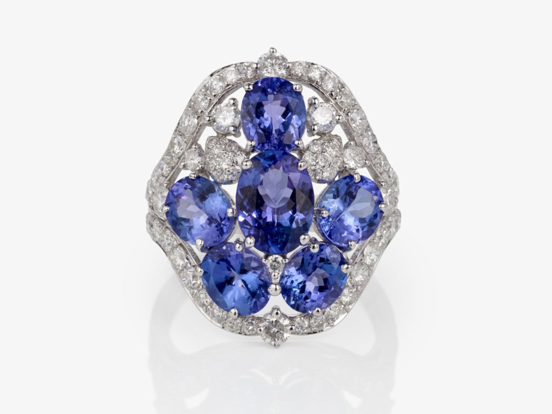 A cocktail ring decorated with tanzanites and brilliant-cut diamonds - Italy  - Image 2 of 2