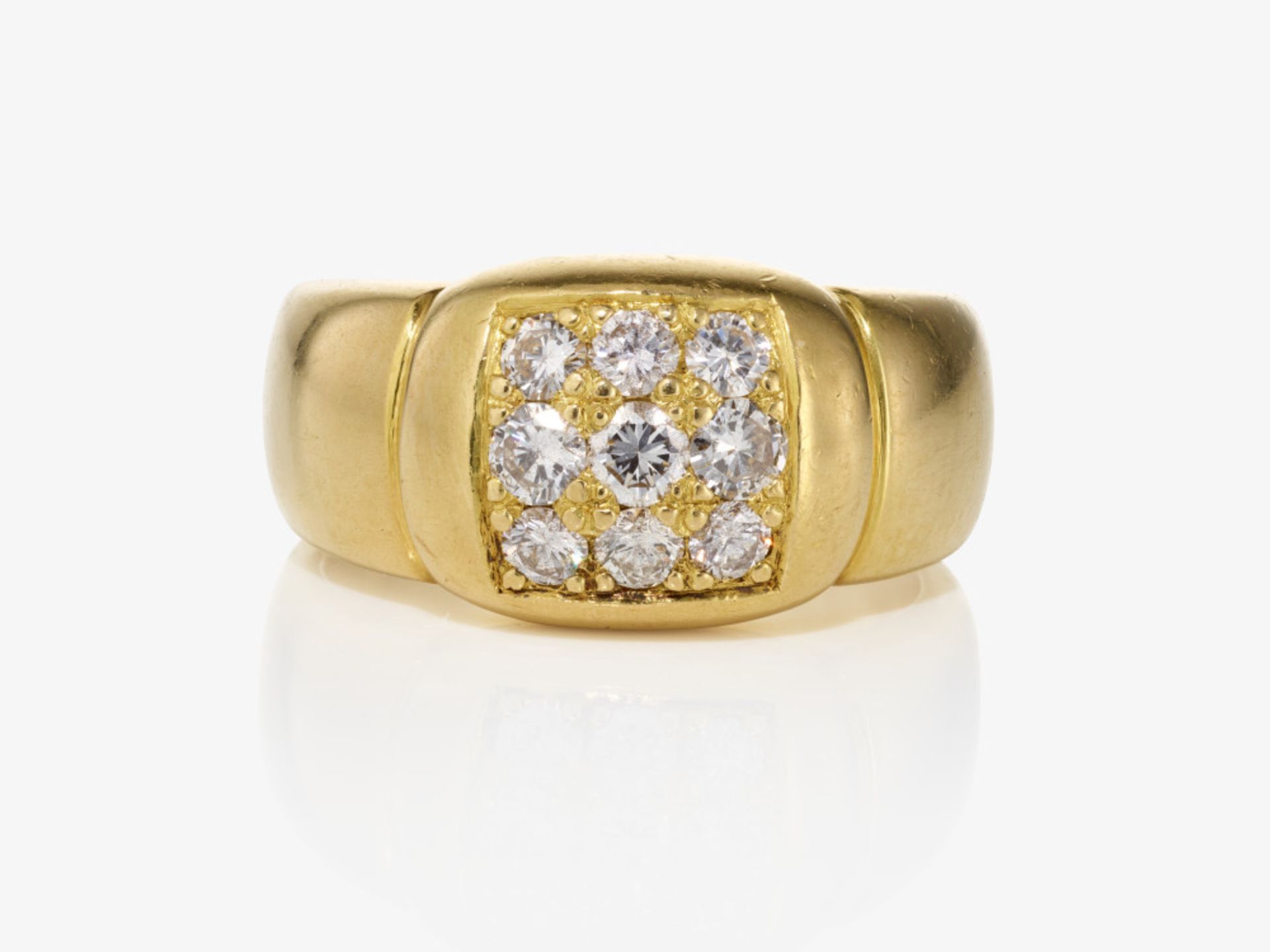 A ring with brilliant-cut diamonds - Image 2 of 2