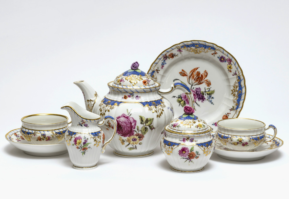 A 21-piece ''Wroclaw Royal Palace'' tea service - KPM Berlin