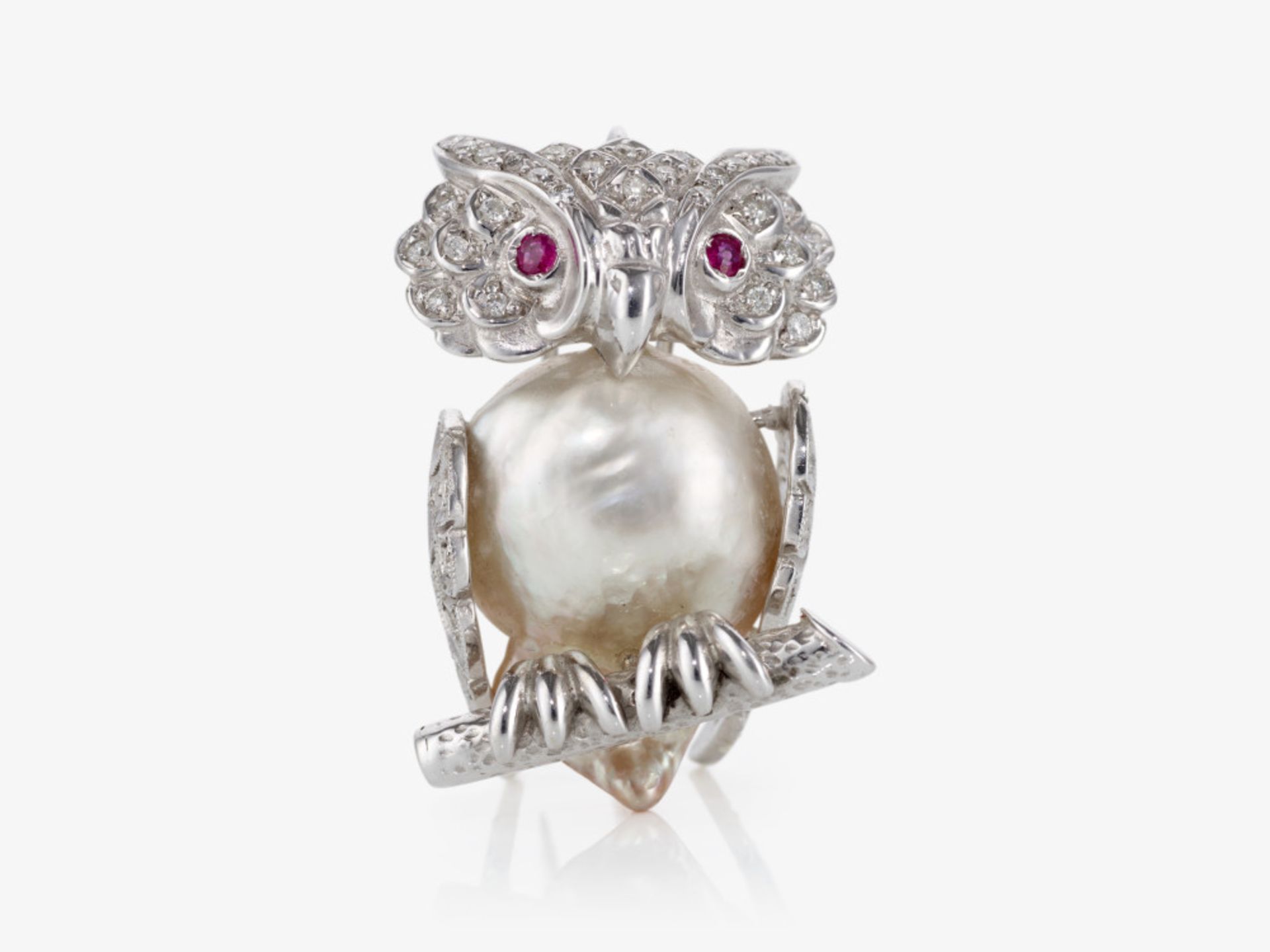 An ''owl'' as pendant or brooch decorated with brilliant-cut diamonds, rubies and a baroque - South 