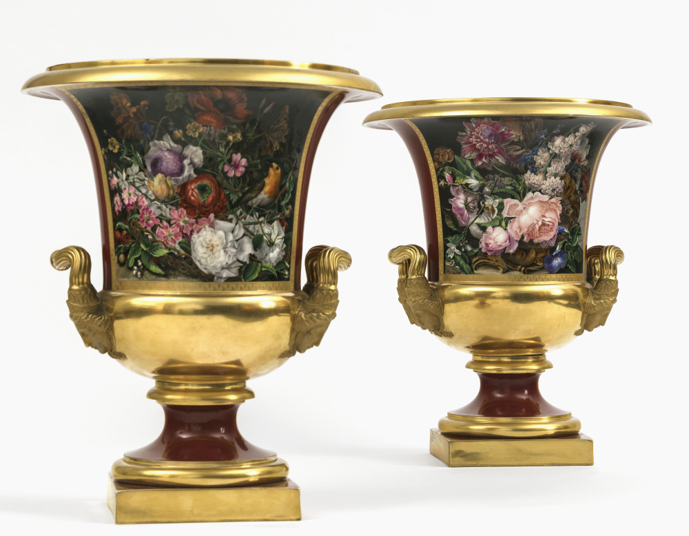 A pair of krater vases with female head handles - Nymphenburg, circa 1830, after a model by Friedric - Image 7 of 7