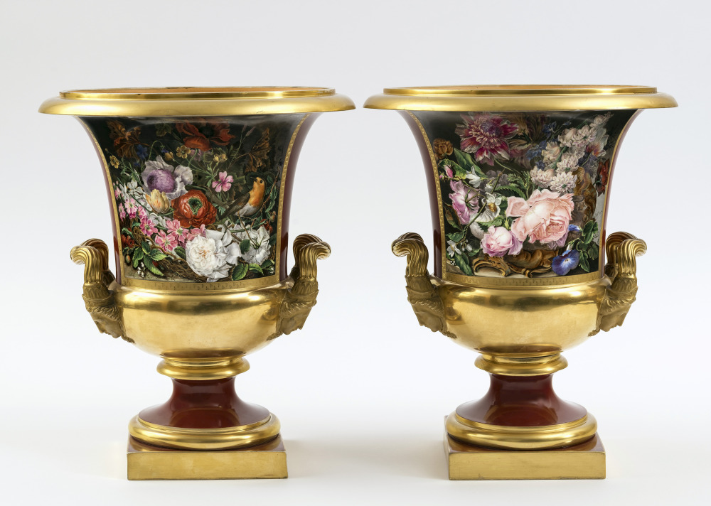 A pair of krater vases with female head handles - Nymphenburg, circa 1830, after a model by Friedric