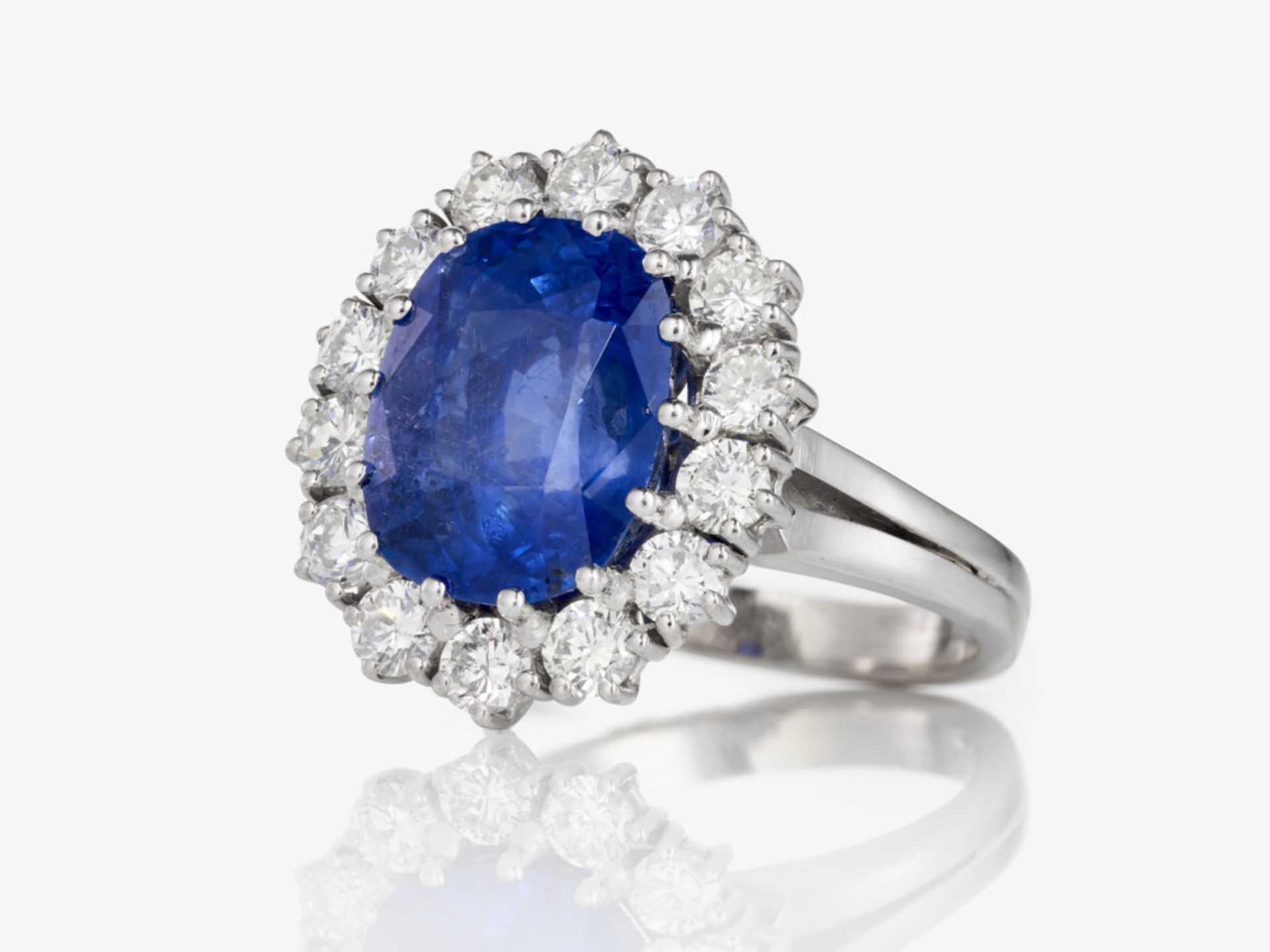 An Entourage ring with brilliant-cut diamonds and a sapphire