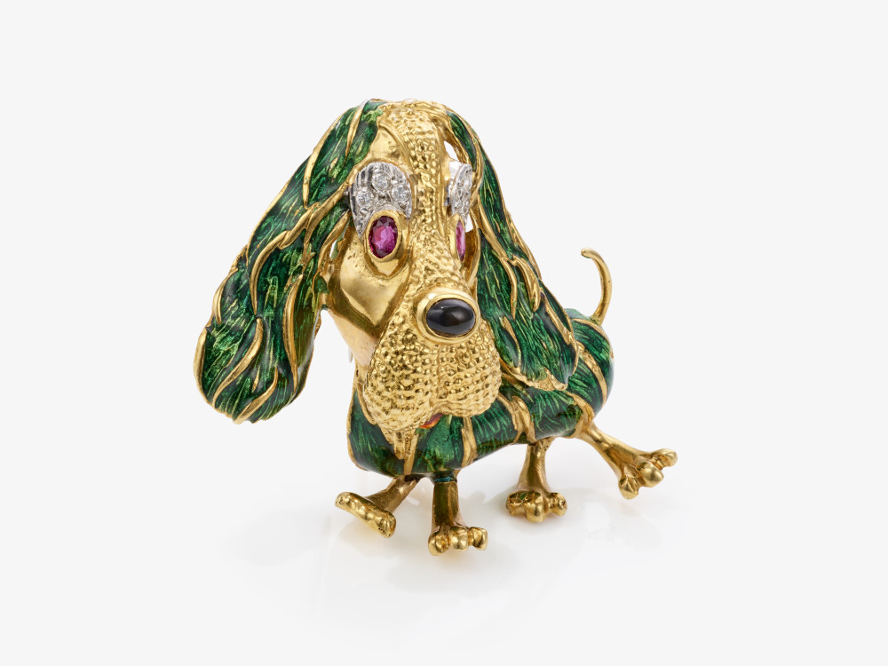 A brooch in the shape of a basset with green enamel, rubies, onyx and brilliant-cut diamonds  - Image 3 of 3