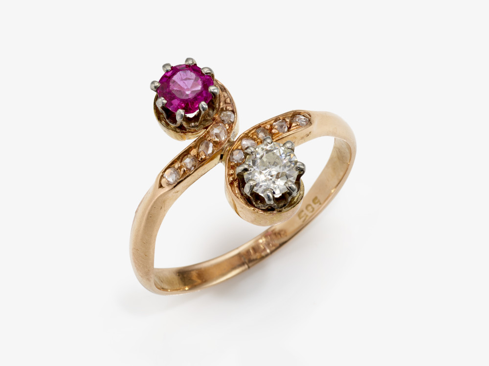 A Vis-à-vis ring with diamonds and a ruby - Germany, circa 1910 