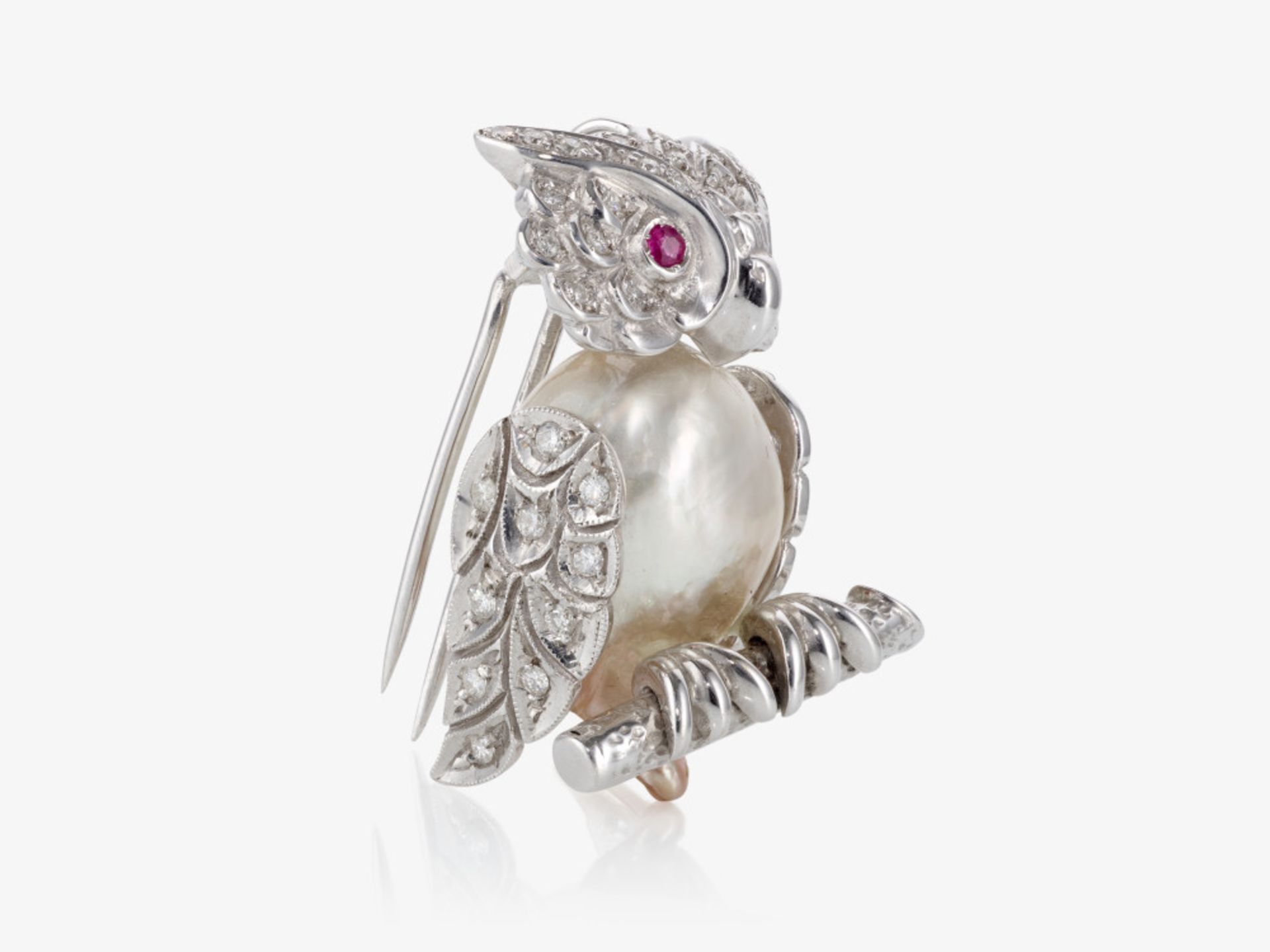 An ''owl'' as pendant or brooch decorated with brilliant-cut diamonds, rubies and a baroque - South  - Image 2 of 2