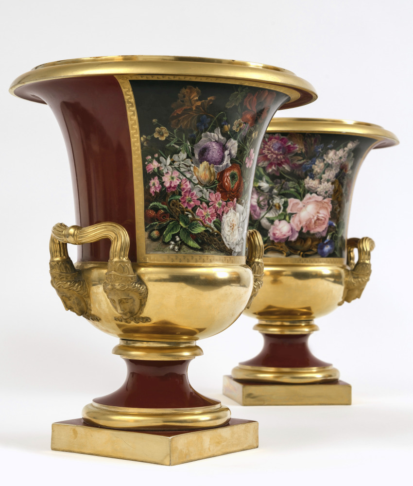 A pair of krater vases with female head handles - Nymphenburg, circa 1830, after a model by Friedric - Image 4 of 7