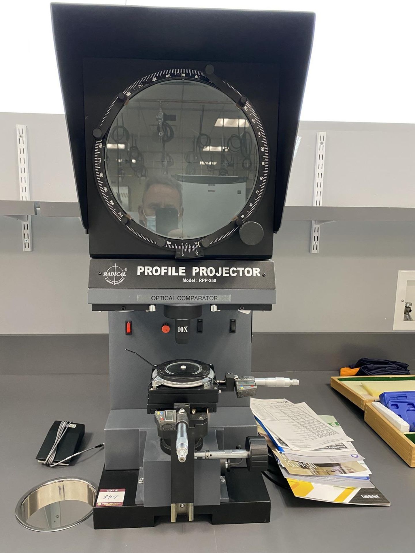 (1) Radical RPP-250 Bench Top Optical Comparator, 250mm Diameter Screen, X-Y Range 35 x 35mm, Table