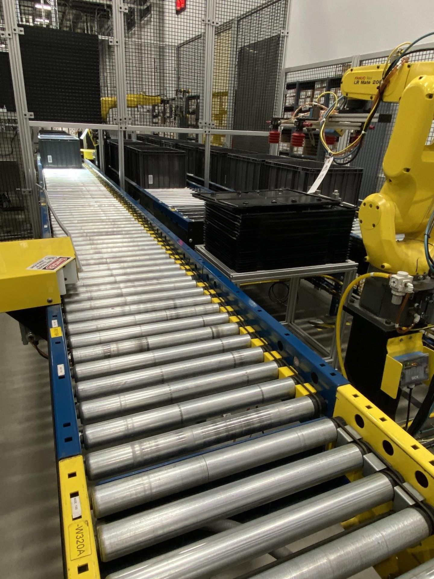 Power Roller Conveyor 21" X Approx. 100' Total - Subj to Bulk | Rig Fee: $750