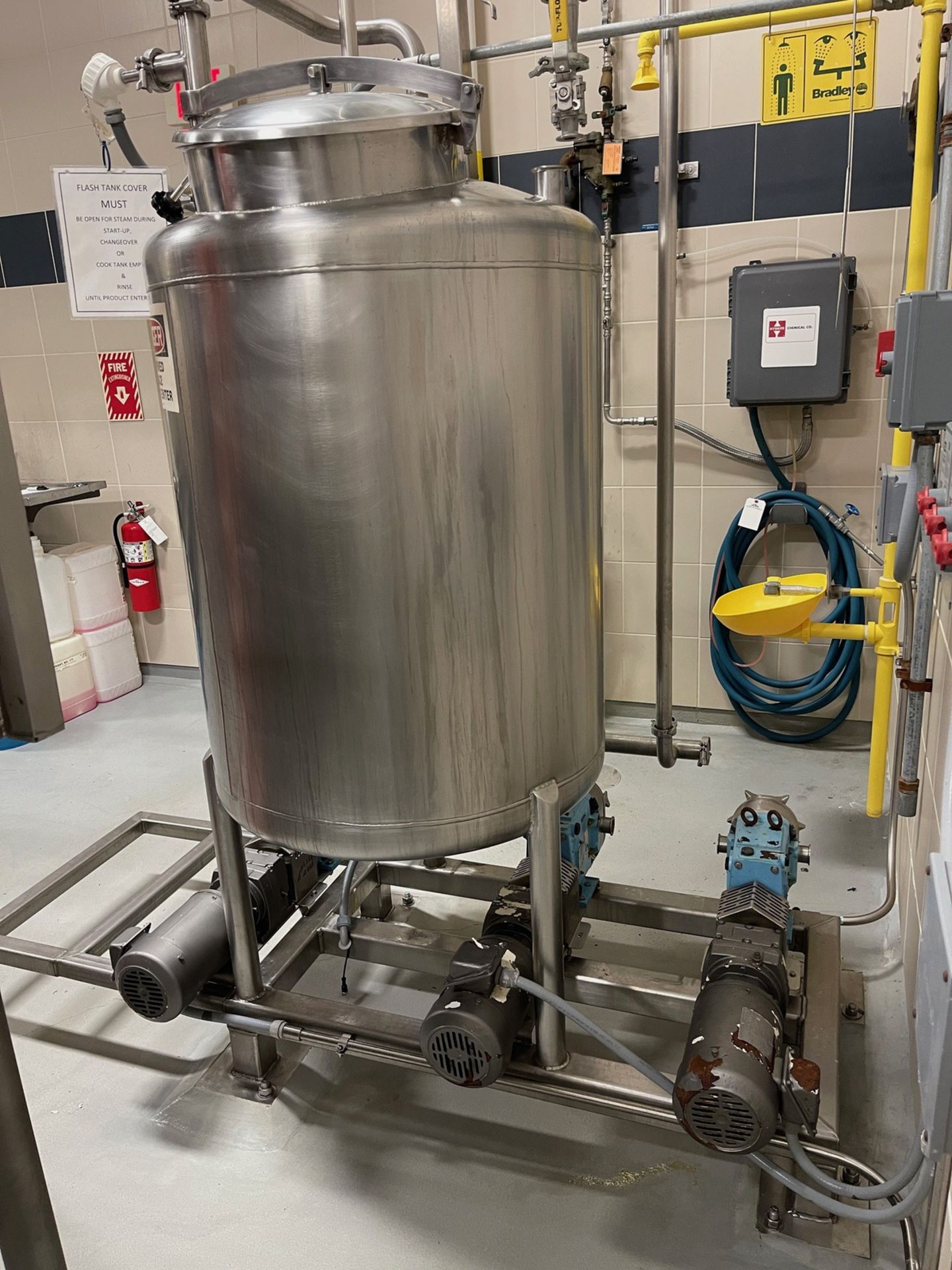 2013 Mixer Direct 120 Gallon Stainless Steel with (3) 2014 SPX 030 U2 Onboard Posit | Rig Fee $600 - Image 2 of 7