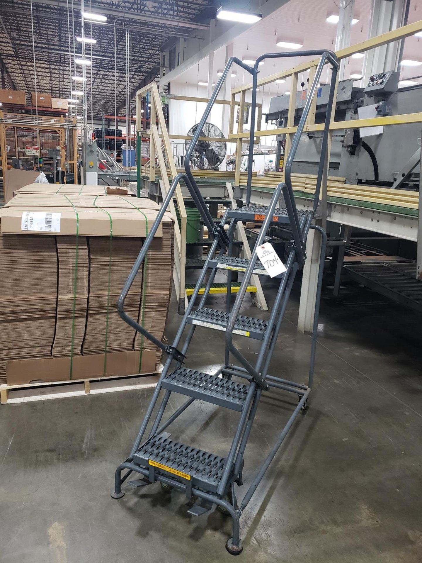 5' Warehouse Ladder | Rig Fee $50