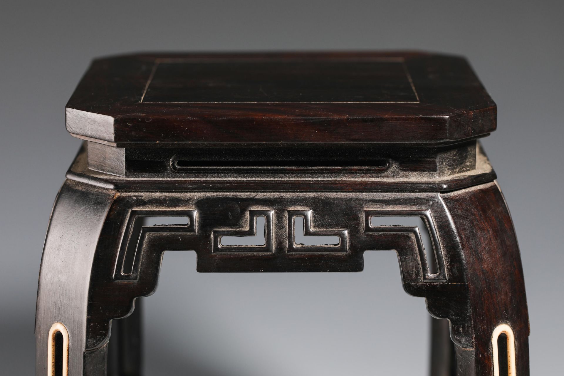 Red wooden bench from Qing Dynasty - Image 2 of 8
