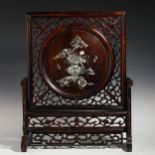 Qing Dynasty rosewood screen inlaid with mother-of-pearl