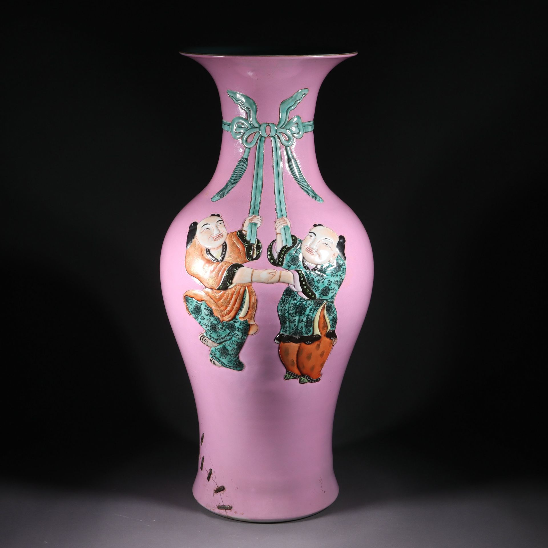 Pastel and two fairy ribbon bottles from the Qing dynasty 
