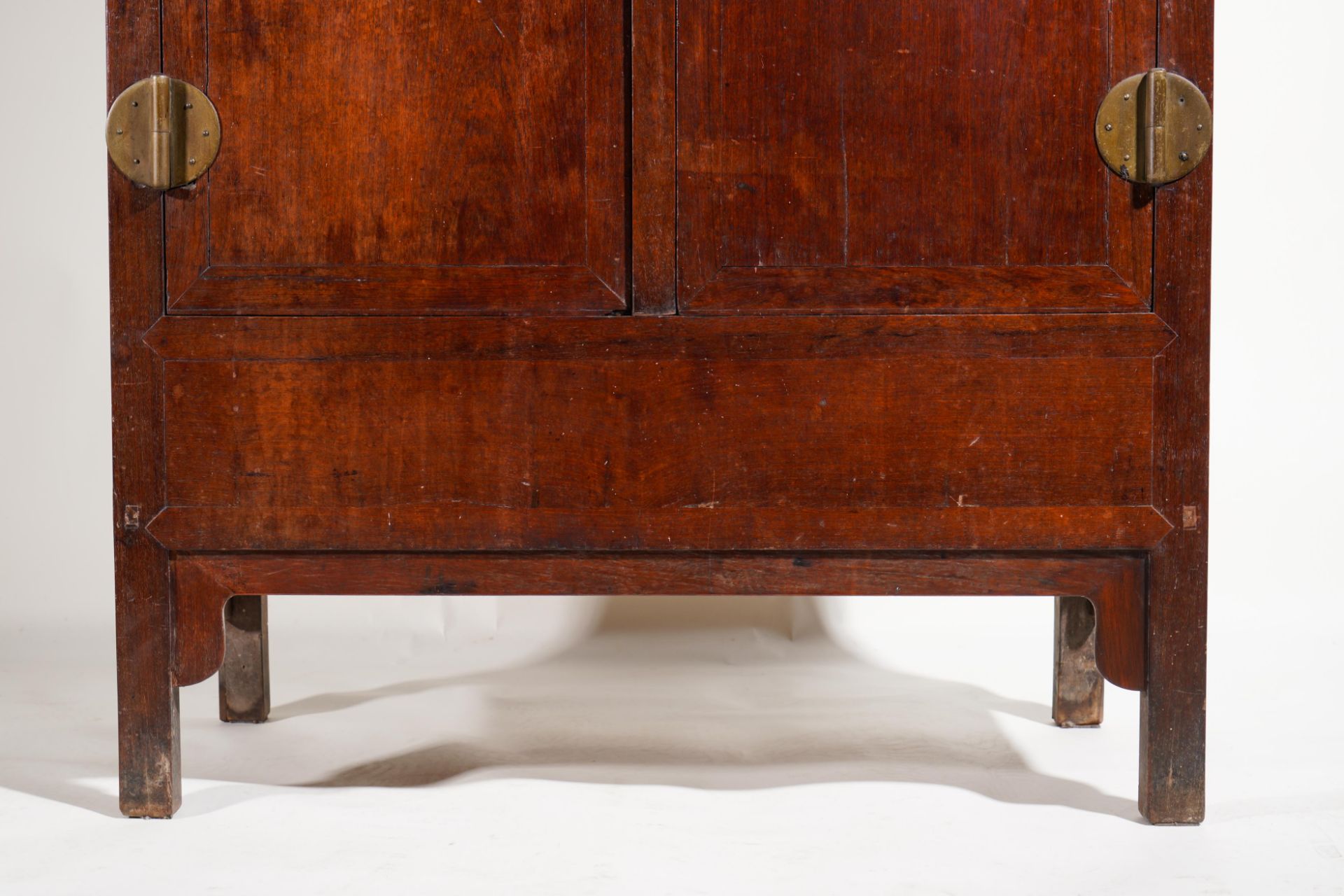 Huanghua pear square corner cabinet  from  the Qing  dynasty - Image 5 of 11