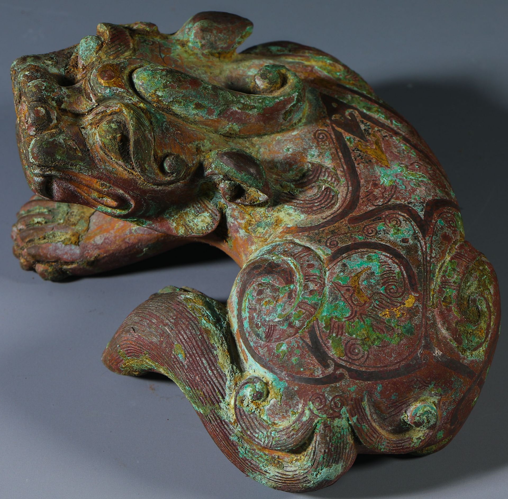 A pair of copper animal paper towns from the Han dynasty  - Bild 9 aus 10
