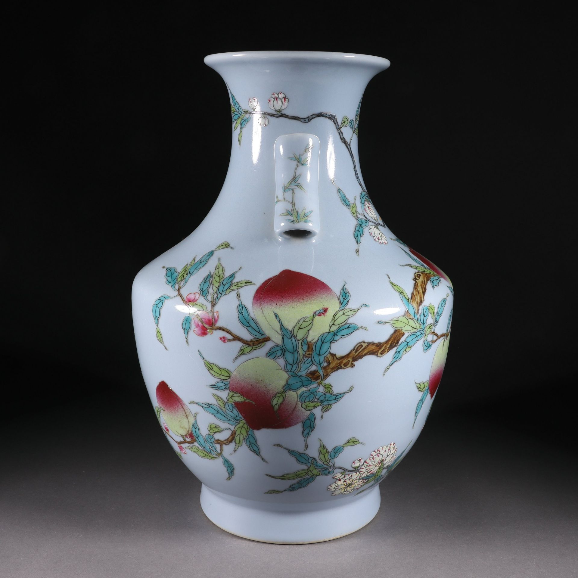 Pastel nine peach amphora from the Qing dynasty - Image 4 of 9