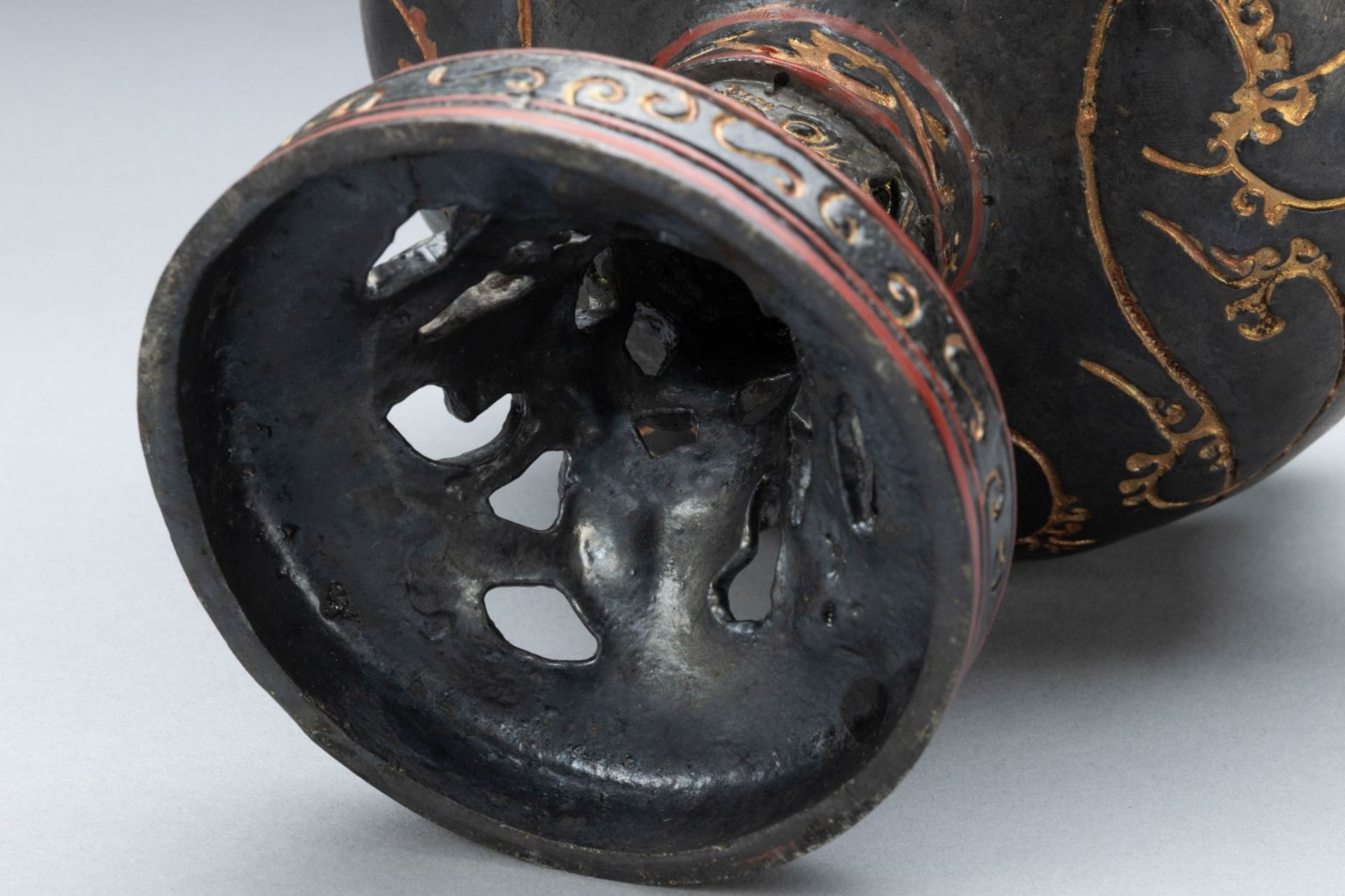 Copper tire boshan censer from the Han dynasty - Bild 2 aus 9