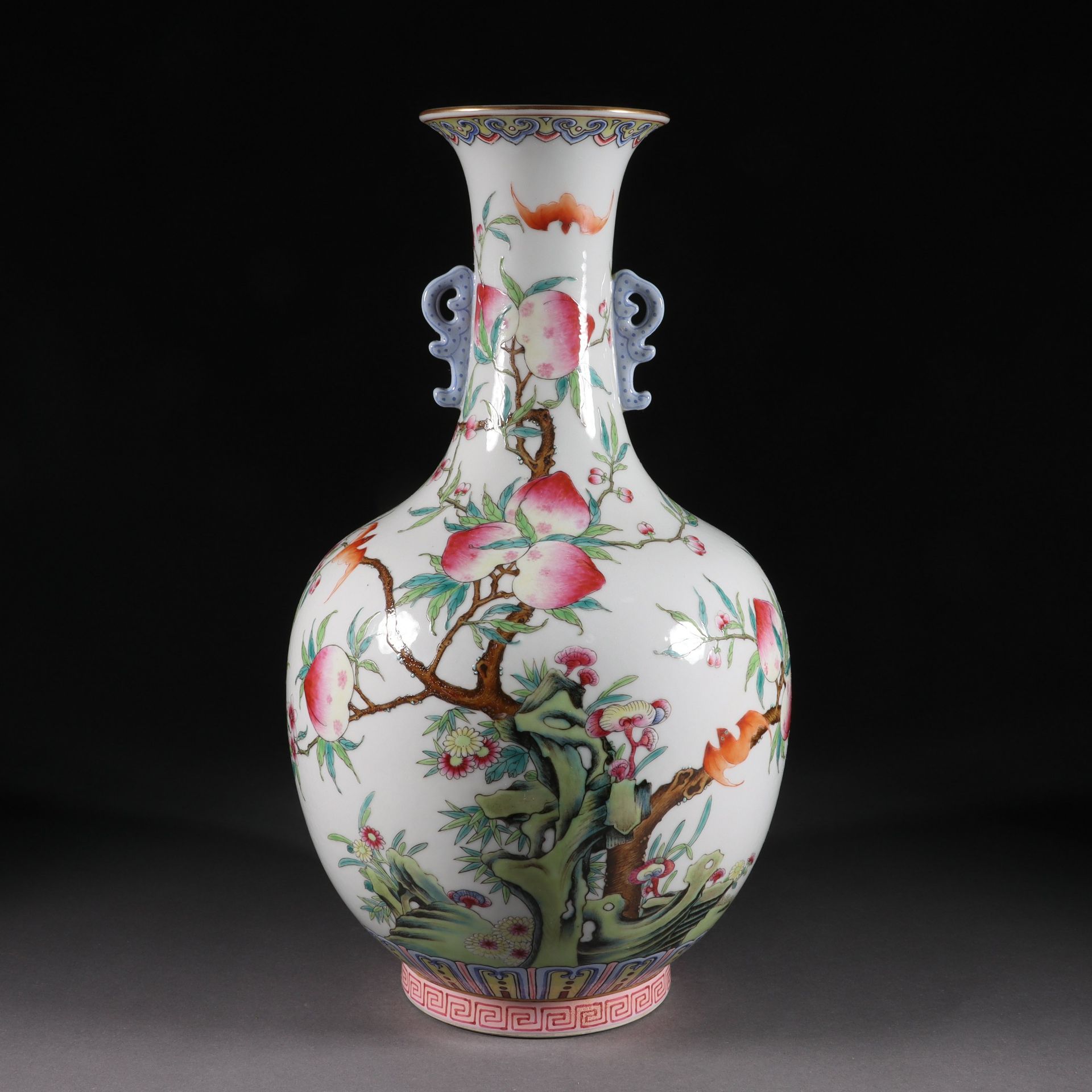 Pastel gold tracing amphora for longevity  from the Qing dynasty