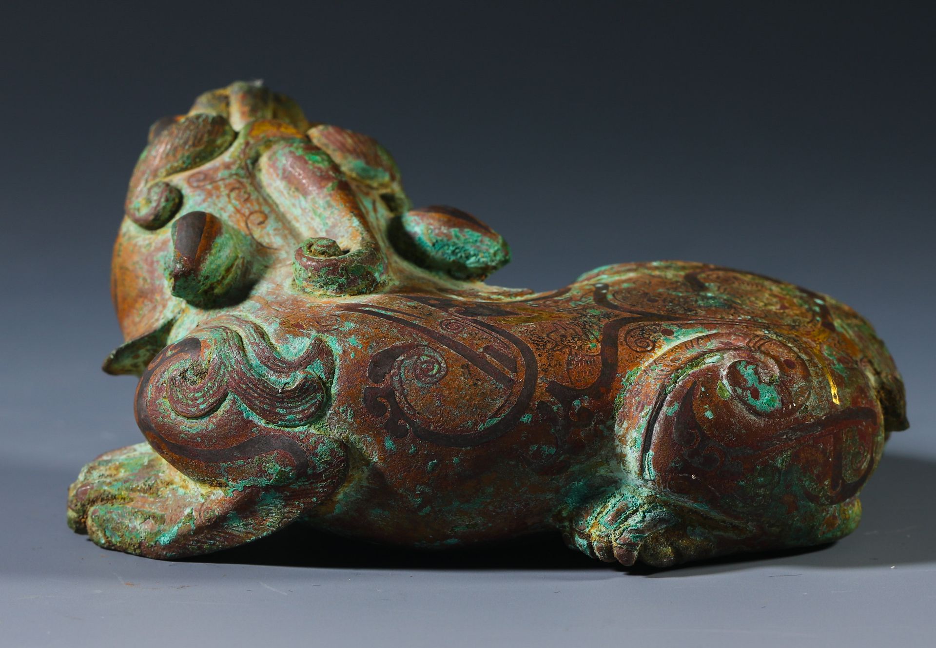 A pair of copper animal paper towns from the Han dynasty  - Bild 4 aus 10