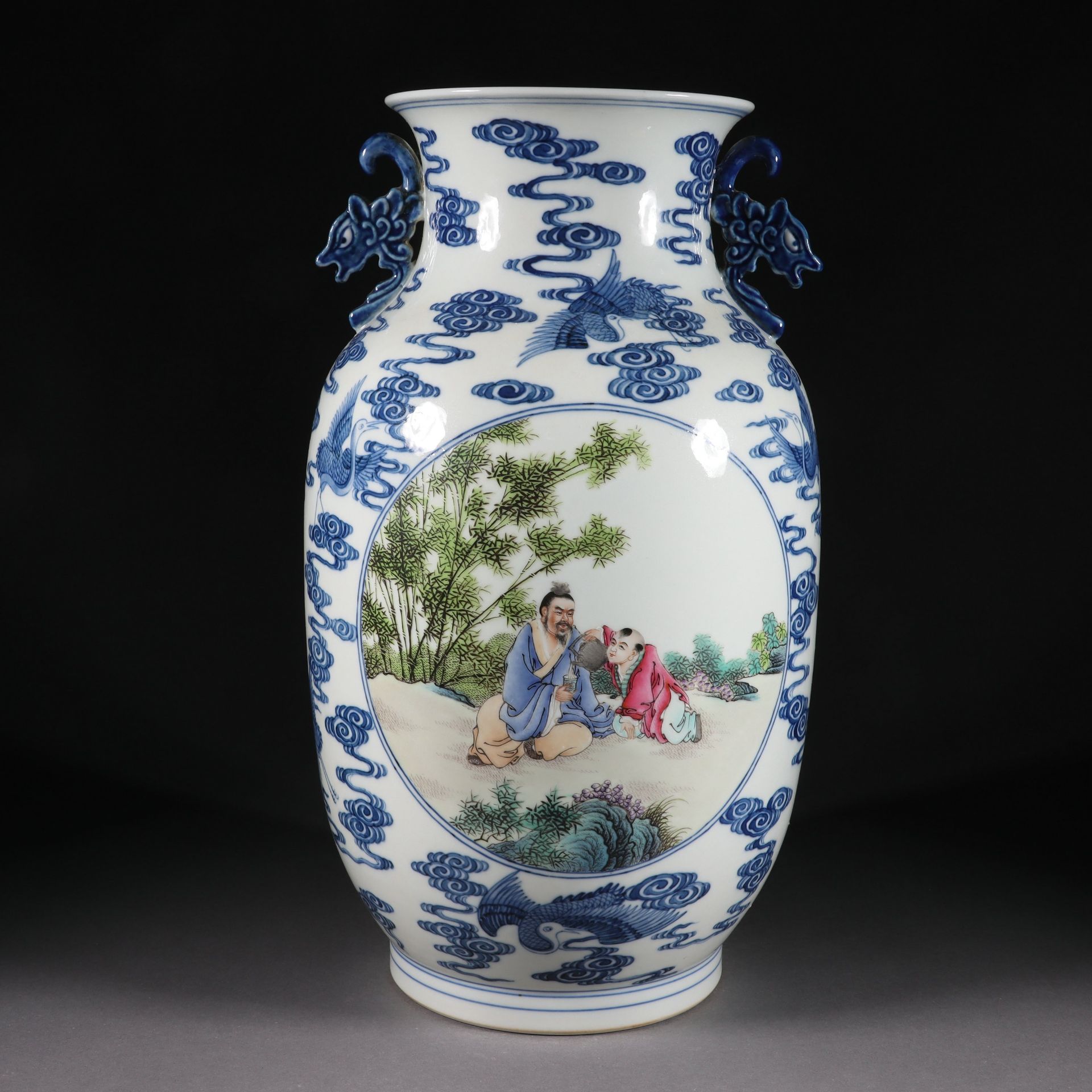 Blue and white pastel figure amphora from the Qing dynasty - Image 5 of 9