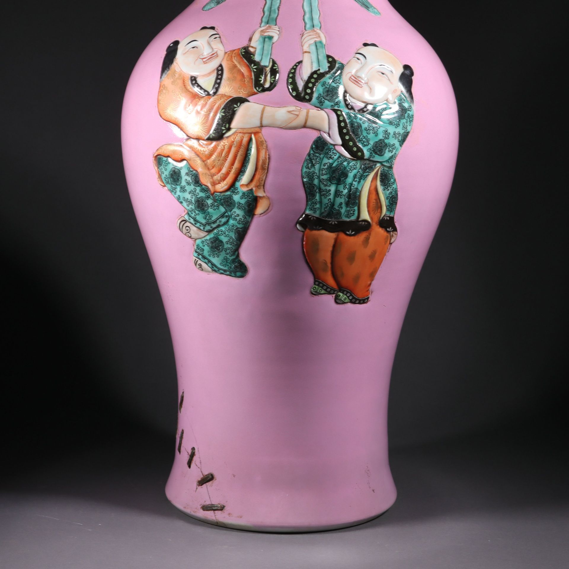 Pastel and two fairy ribbon bottles from the Qing dynasty 
 - Image 3 of 10