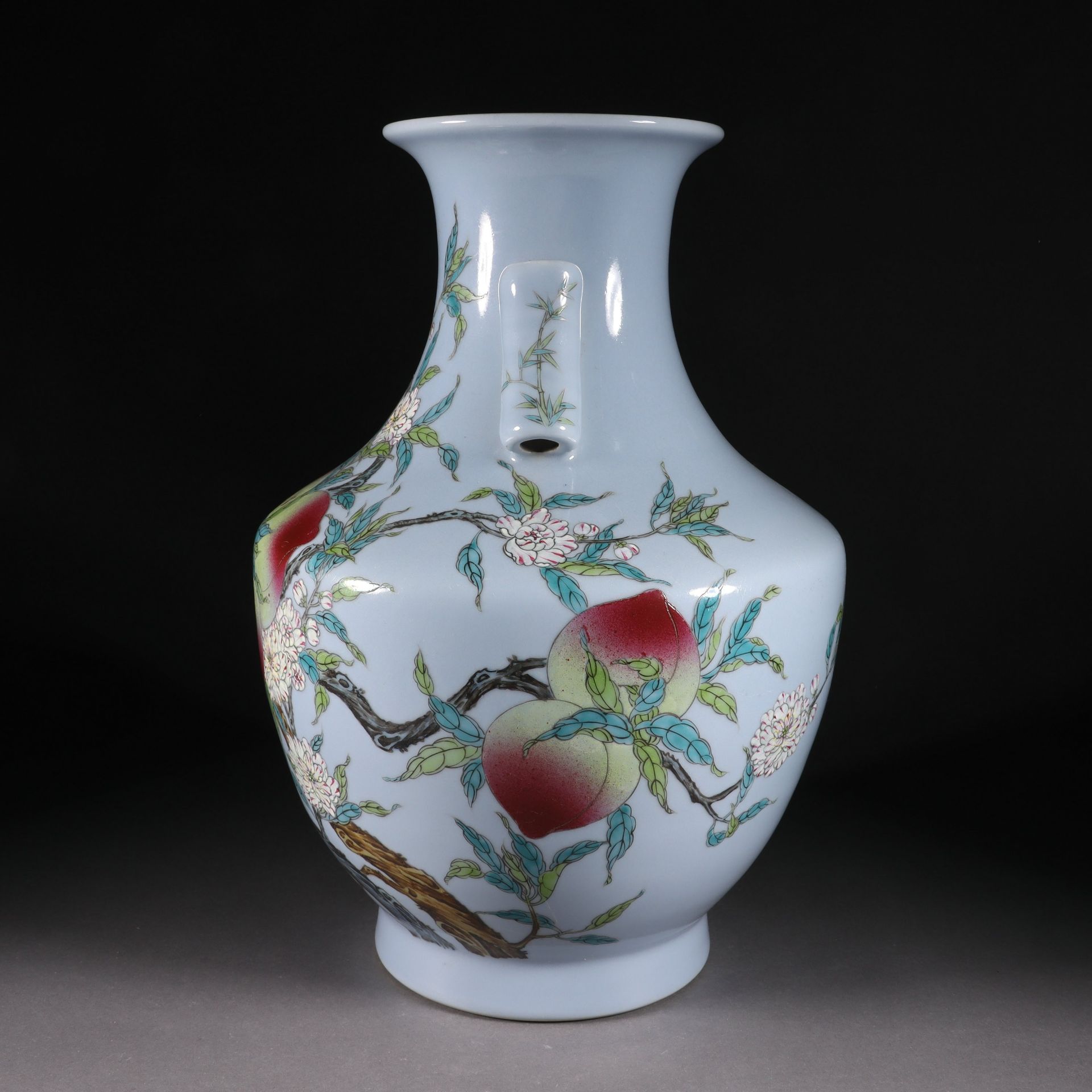 Pastel nine peach amphora from the Qing dynasty - Image 6 of 9