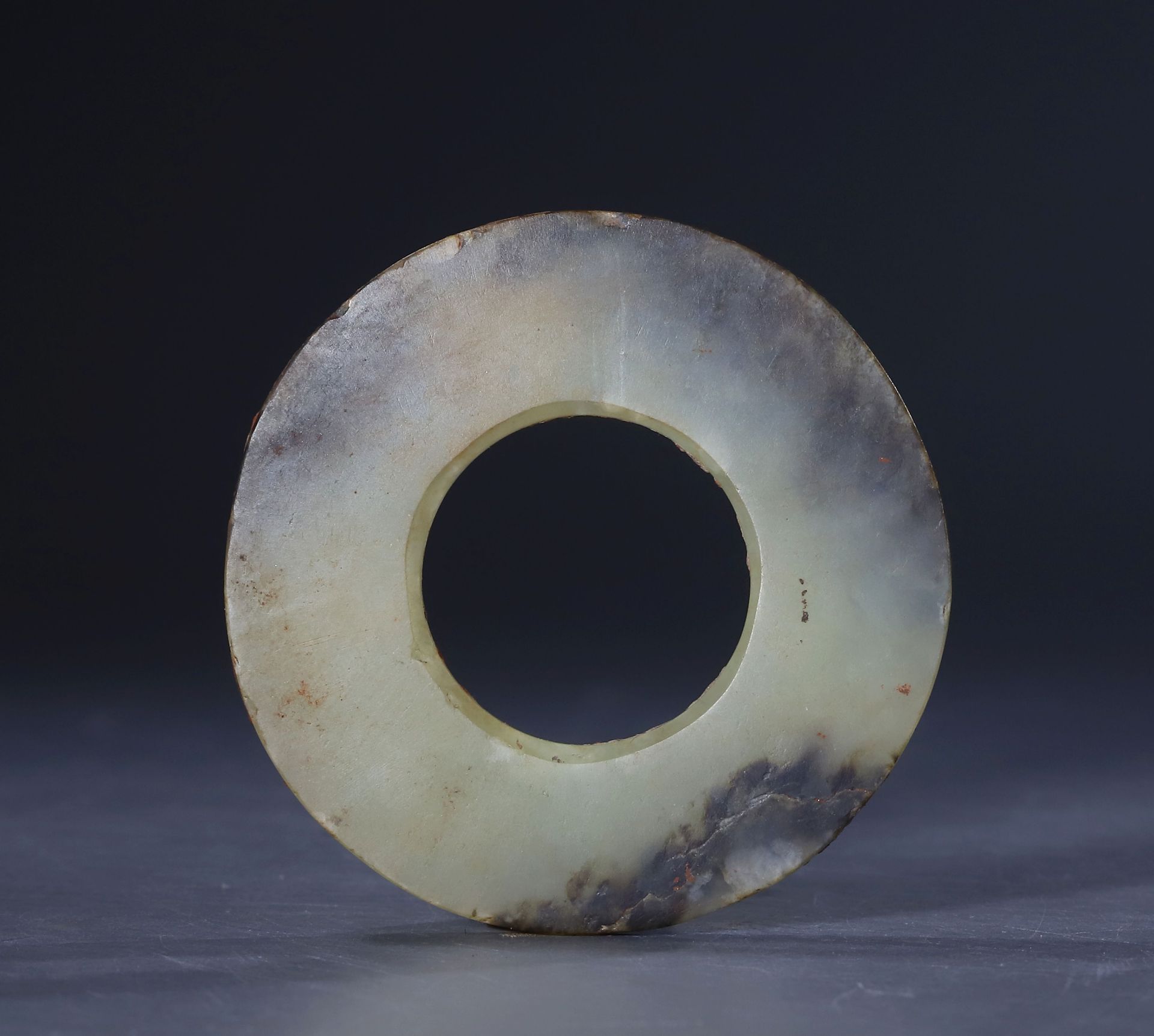 Jade loop from Shang dynasty - Bild 2 aus 5