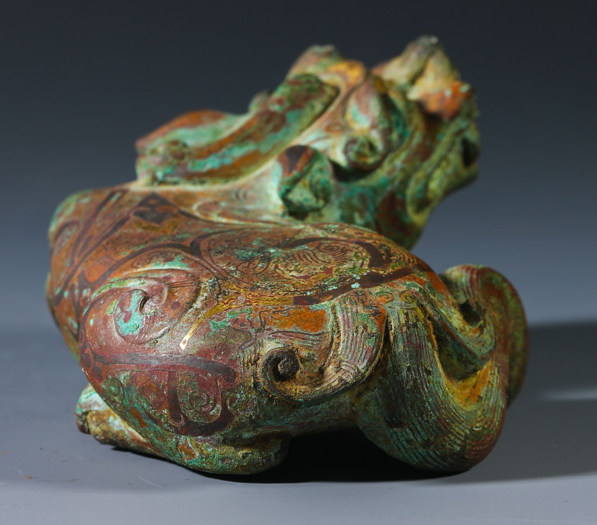 A pair of copper animal paper towns from the Han dynasty  - Bild 5 aus 10