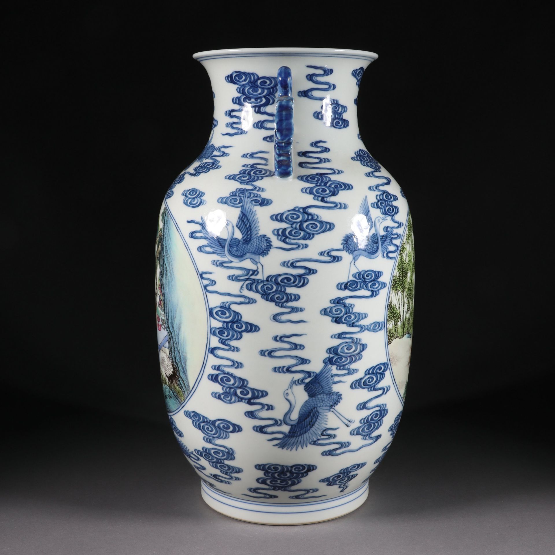 Blue and white pastel figure amphora from the Qing dynasty - Image 7 of 9