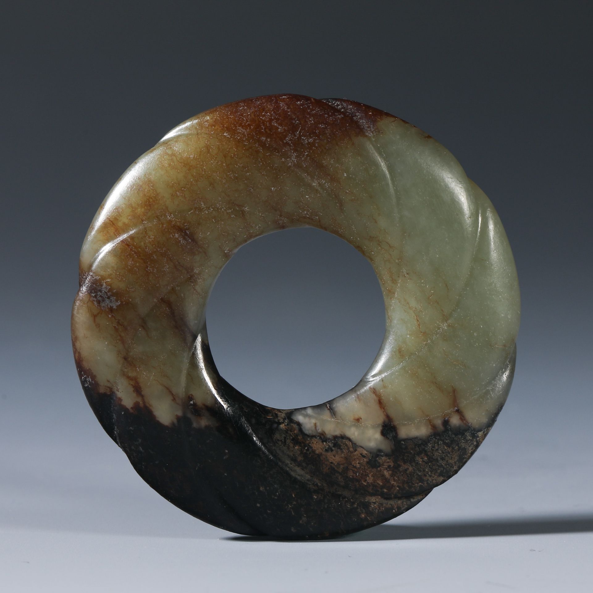 Hotian jade twisted wire ring  from  the Han dynasty - Image 3 of 4