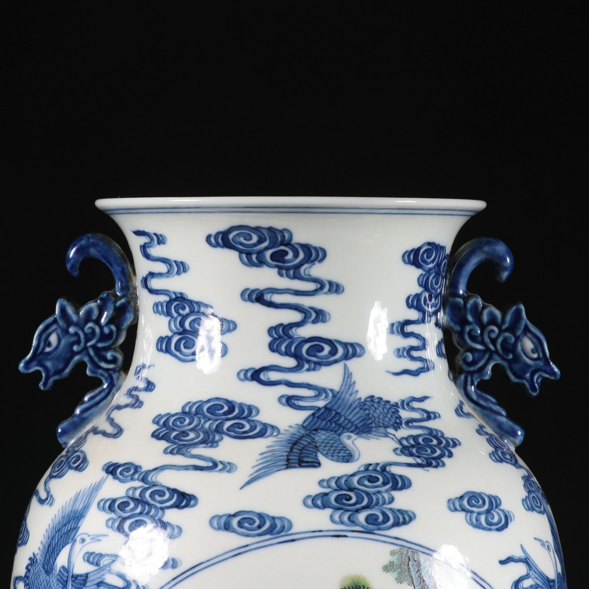 Blue and white pastel figure amphora from the Qing dynasty - Image 2 of 9