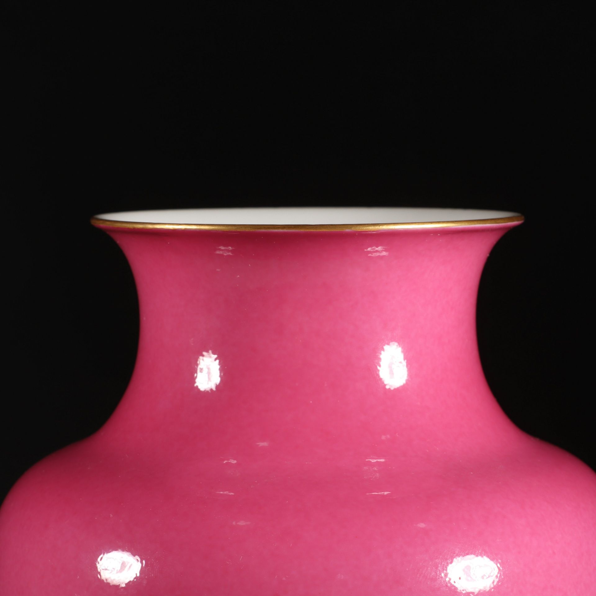 Carmine red lantern-shaped vase - Image 2 of 9