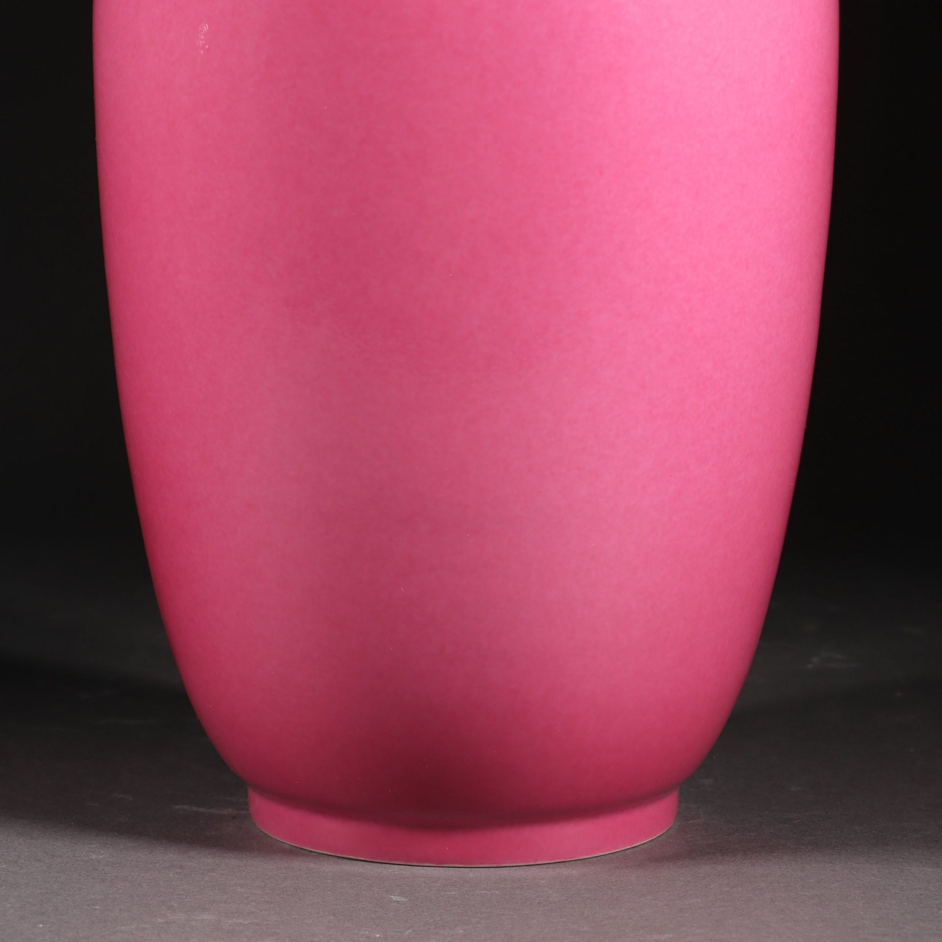 Carmine red lantern-shaped vase - Image 3 of 9