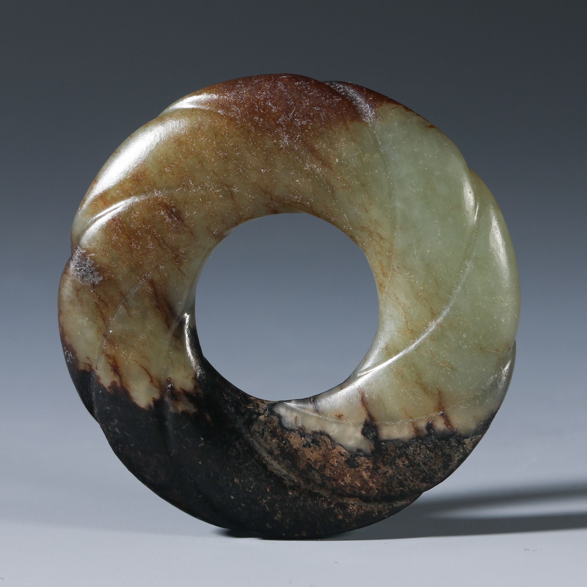 Hotian jade twisted wire ring  from  the Han dynasty - Image 4 of 4